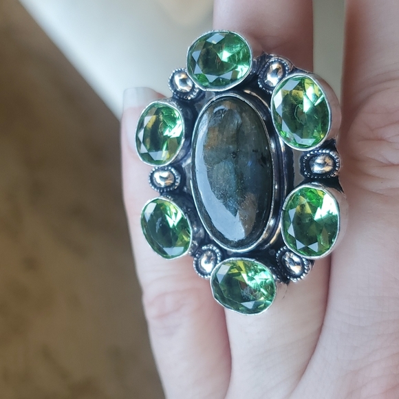 New Huge Labradorite and Tsavorite 925 Silver Statement Ring. - Picture 10 of 16